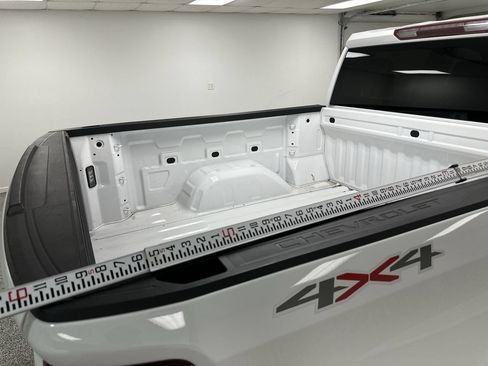 Used 2024 Chevrolet Silverado 1500 LT AWD/4WD image 29