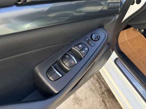 Used 2023 Nissan Maxima SR w/ Sport Mat Group image 15