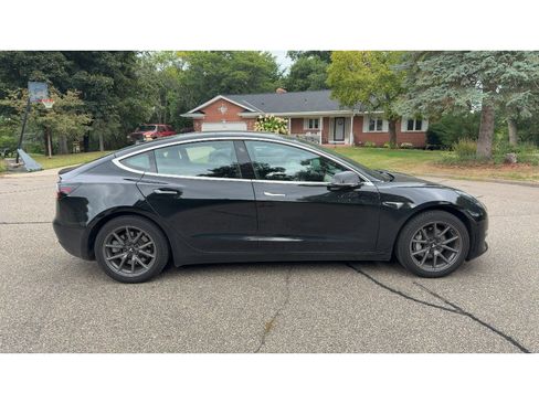 Used 2018 Tesla Model 3 Long Range RWD image 3