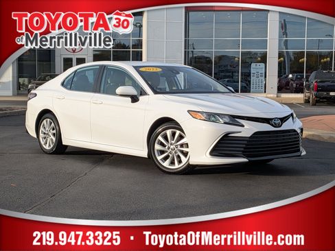 Used 2022 Toyota Camry LE image 1