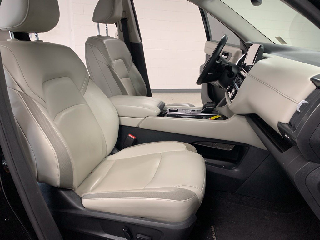 Used 2022 Nissan Pathfinder SL AWD/4WD image 5