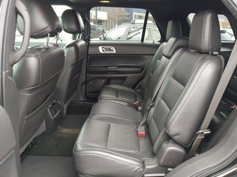 Used 2015 Ford Explorer XLT w/ Equipment Group 202B image 27