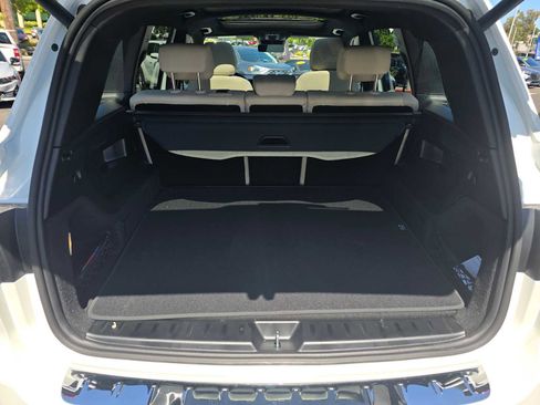 Used 2025 Mercedes-Benz GLB 250 4MATIC image 17