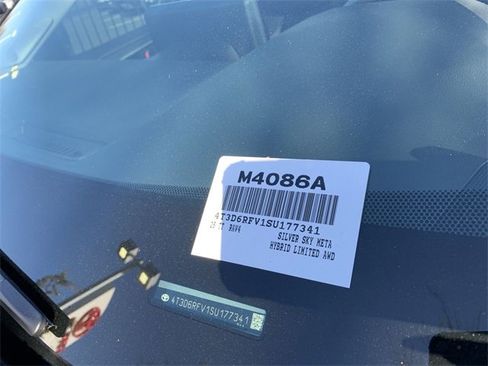 Used 2025 Toyota RAV4 Limited image 39