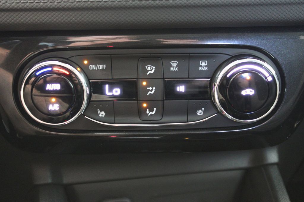 Used 2025 Chevrolet TrailBlazer LT w/ Convenience Package FWD image 8
