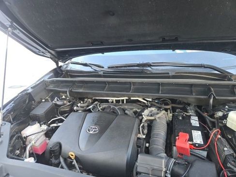 Used 2020 Toyota Highlander XLE image 21