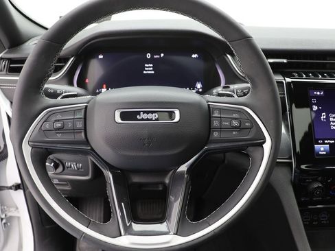 Used 2023 Jeep Grand Cherokee Altitude AWD/4WD image 17
