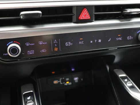 Used 2024 Kia Sorento S image 24