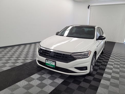 Used 2019 Volkswagen Jetta R-Line FWD image 15