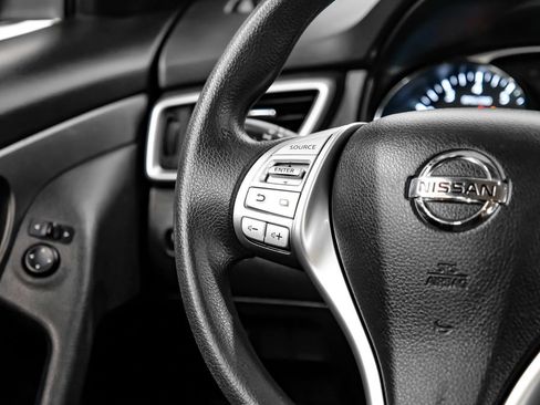 Used 2015 Nissan Rogue SV w/ SV Family Package FWD image 25