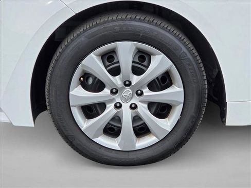 Used 2025 Toyota Corolla LE image 23