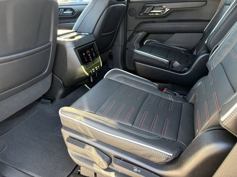 Certified 2025 GMC Yukon AT4 Ultimate AWD/4WD image 18