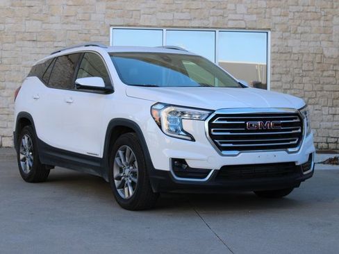 Used 2024 GMC Terrain SLT image 2