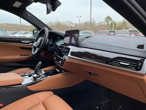 Used 2023 BMW M550i xDrive w/ Dynamic Handling Package image 29