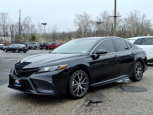 Certified 2024 Toyota Camry SE w/ Cold Weather Package image 3