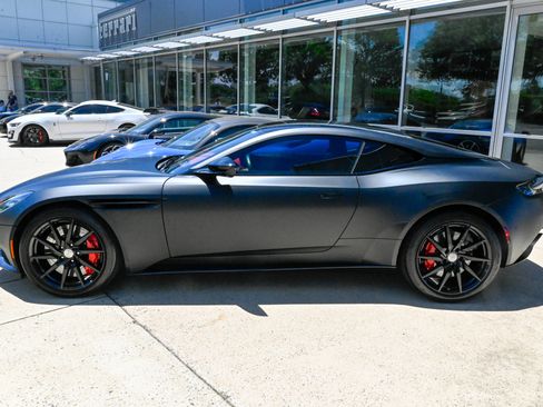 Used 2021 Aston Martin DB11 Coupe RWD image 8