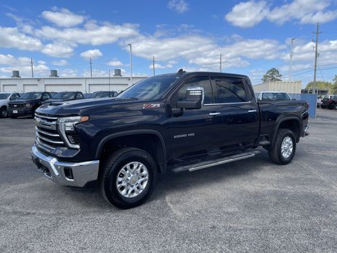 Used 2024 Chevrolet Silverado 2500 LTZ w/ LTZ Plus Package image 4