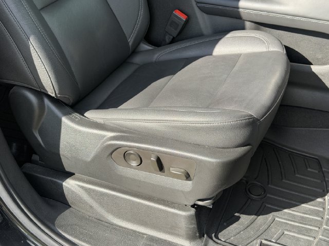 Used 2022 Chevrolet Tahoe LT w/ Luxury Package AWD/4WD image 18