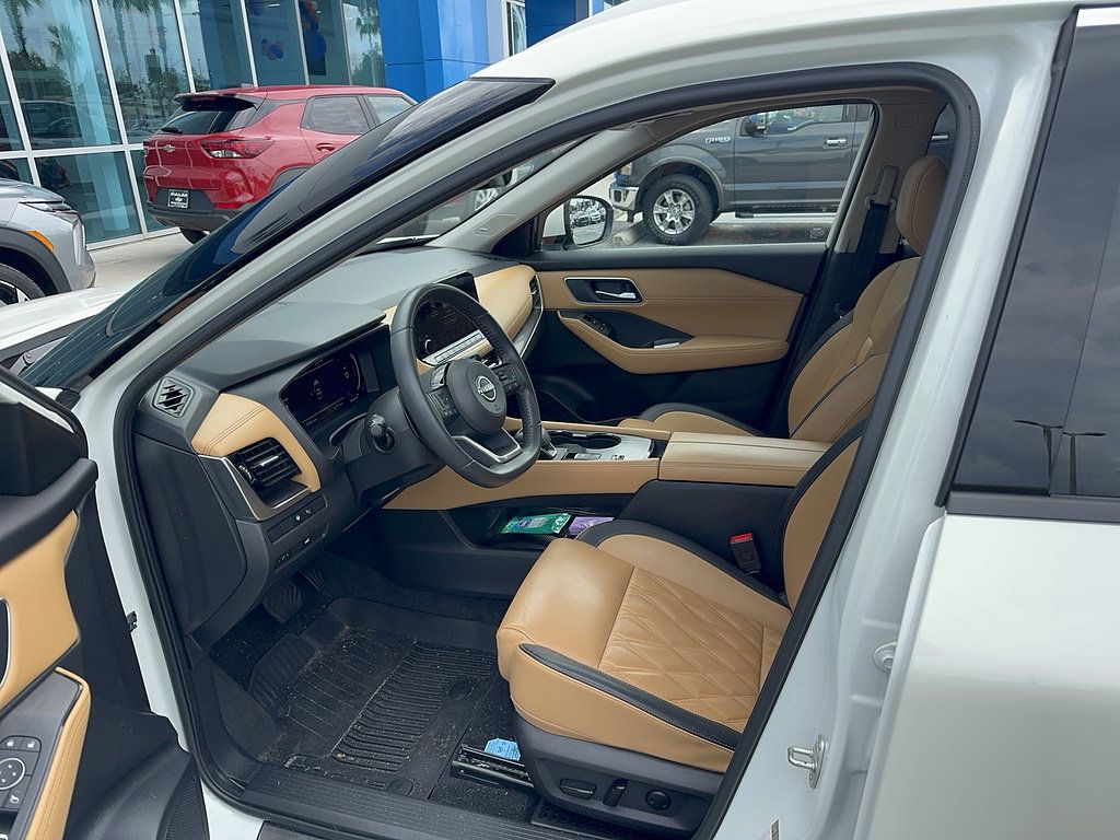 Used 2023 Nissan Rogue Platinum w/ Platinum Premium Package FWD image 6