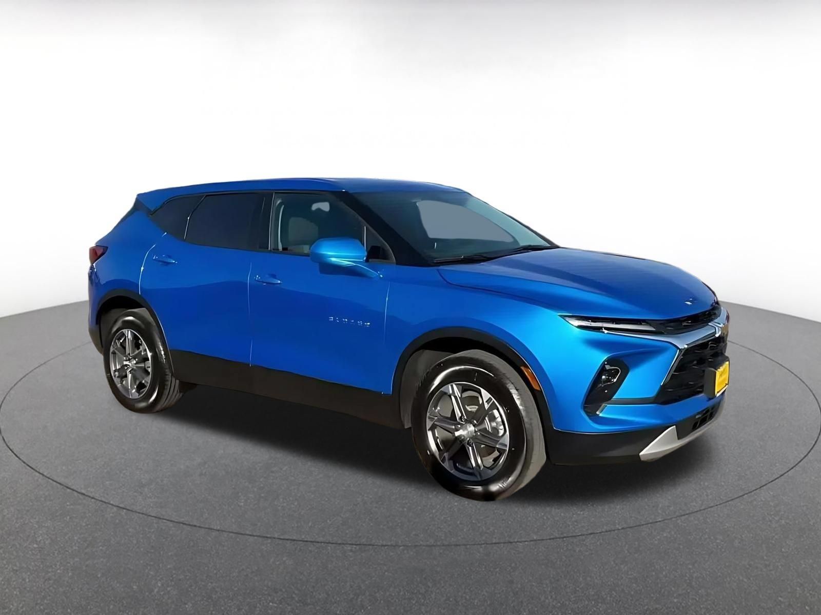 Used 2026 Chevrolet Blazer LT FWD image 2