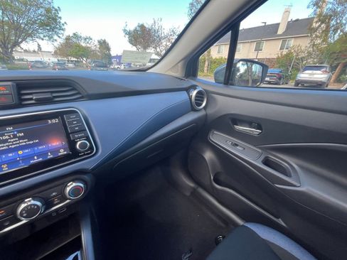 Used 2025 Nissan Versa SV FWD image 33