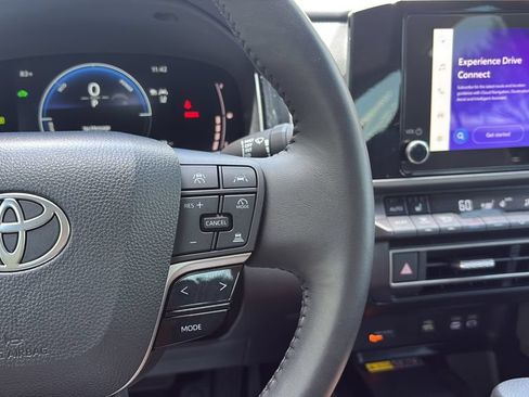 Used 2025 Toyota Camry LE w/ Convenience Package FWD image 18