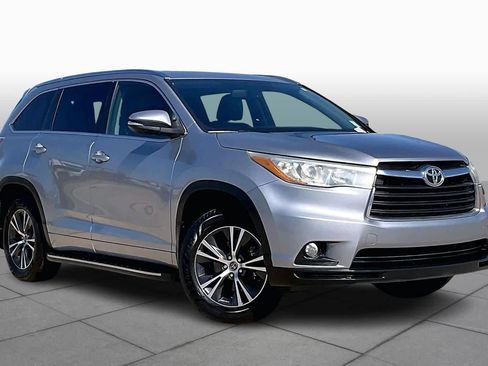 Used 2016 Toyota Highlander XLE image 4