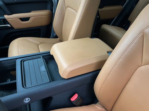 Used 2023 Land Rover Defender 110 image 14