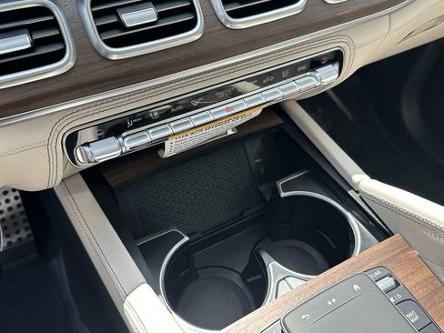 New 2026 Mercedes-Benz GLS 450 4MATIC image 33