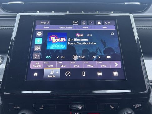 Used 2023 Jeep Grand Cherokee Altitude image 12