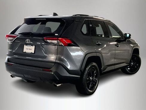 Used 2020 Toyota RAV4 XLE w/ Convenience Package image 5