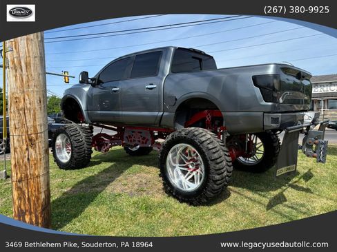 Used 2017 Nissan Titan SV AWD/4WD image 9
