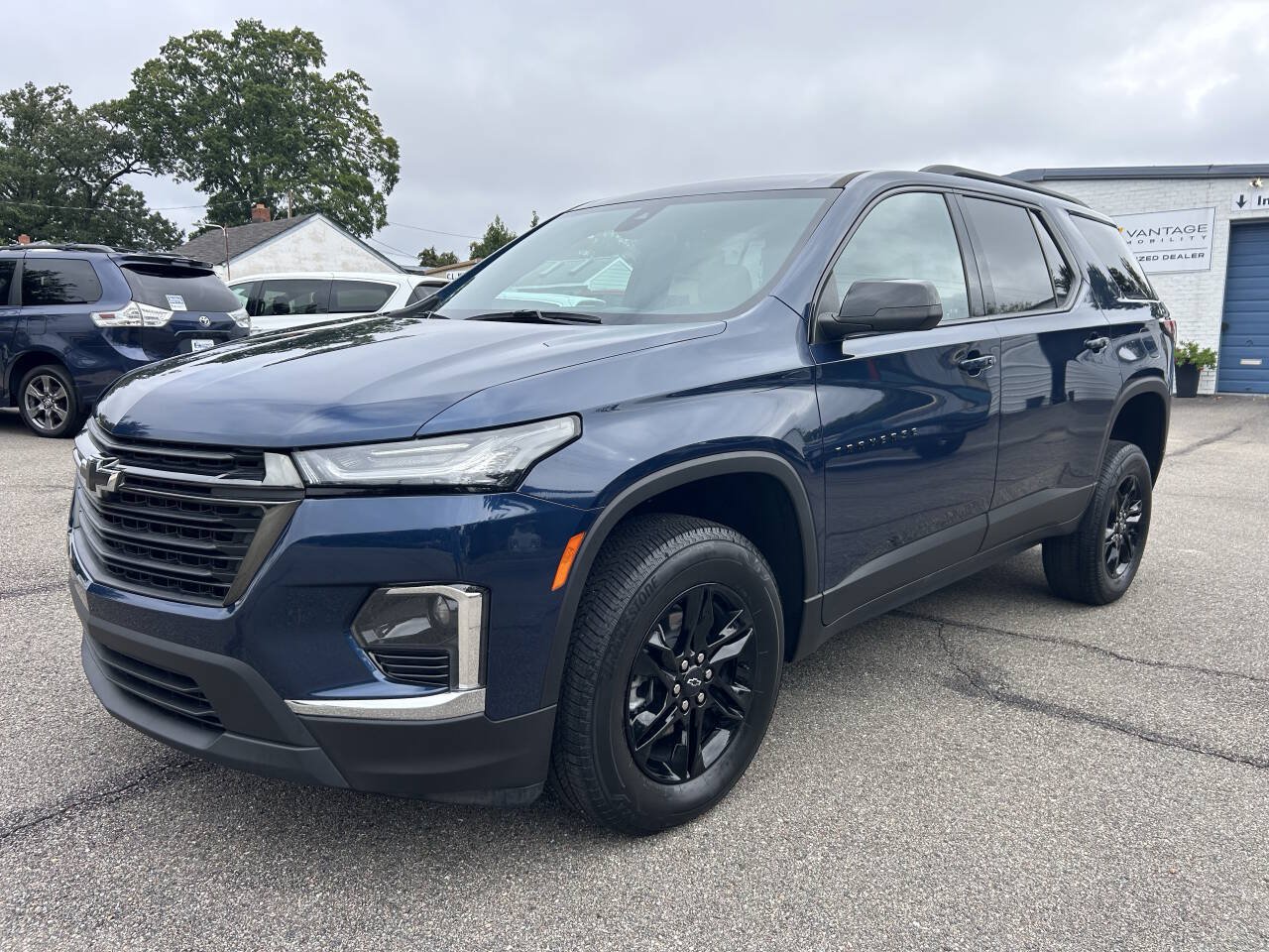Used 2023 Chevrolet Traverse LS w/ Midnight/Sport Edition FWD image 23