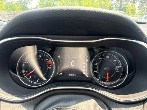 Used 2019 Jeep Cherokee Latitude Plus AWD/4WD image 12