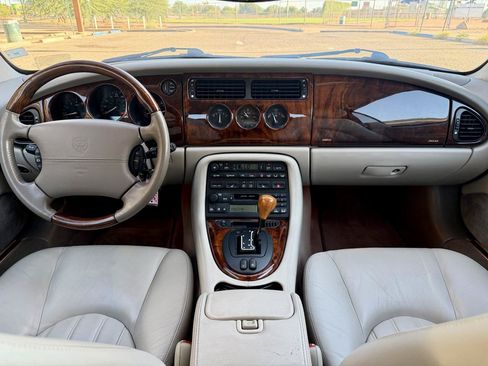 Used 2001 Jaguar XK8 Convertible RWD image 20