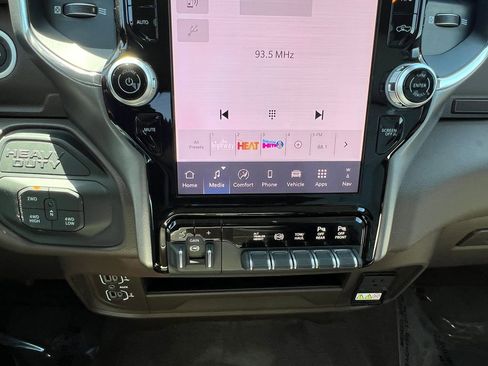 New 2026 RAM 3500 Laramie AWD/4WD image 21