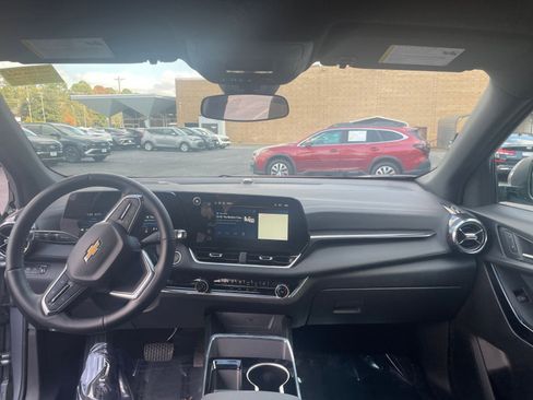 Used 2025 Chevrolet Equinox LT image 29