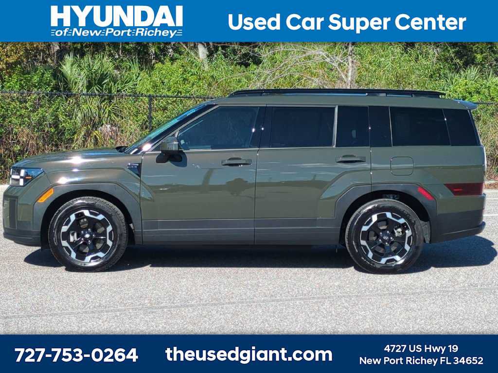 Used 2025 Hyundai Santa Fe SEL FWD image 2