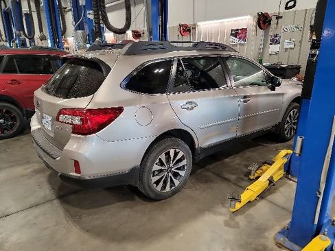 Used 2015 Subaru Outback 2.5i Limited AWD/4WD image 6