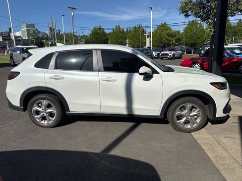 Used 2023 Honda HR-V LX image 6