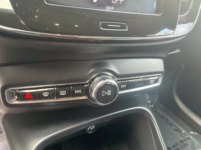 Used 2020 Volvo XC40 T5 Momentum AWD/4WD image 13