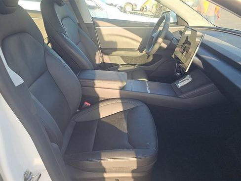 Used 2024 Tesla Model 3 Standard Range RWD image 5