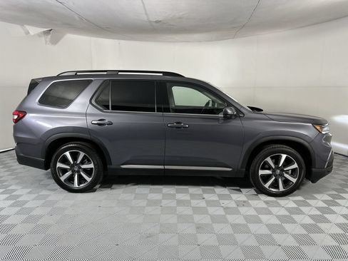 Used 2024 Honda Pilot Touring image 9