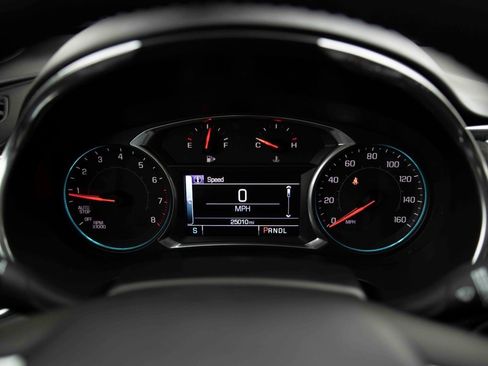 Used 2017 Chevrolet Malibu LT w/ Driver Confidence Package image 4