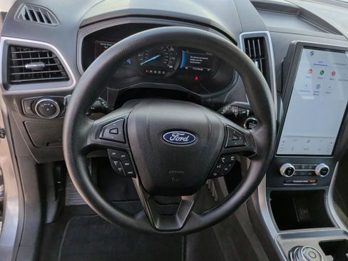 Used 2022 Ford Edge SE w/ Black Appearance Package image 16