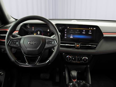 Used 2025 Chevrolet TrailBlazer RS w/ Convenience Package image 3