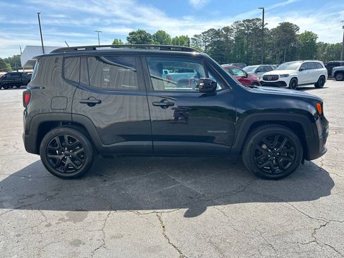 Used 2017 Jeep Renegade Altitude FWD image 5
