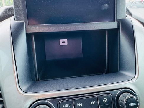 Used 2020 Chevrolet Suburban LT RWD image 25