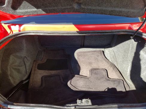 Used 2016 Dodge Challenger SXT image 15