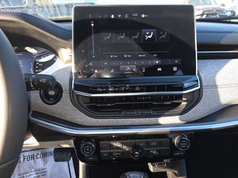 Certified 2024 Jeep Compass Latitude image 6